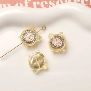 Dettagli delle perline a forma di sveglia in resina con strass luccicanti per gioielli