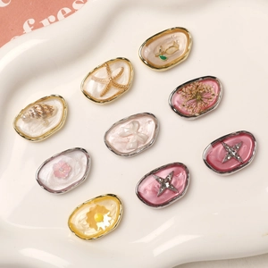 DIY charm pendants with starfish and dry flowers in oval frames for jewelry making