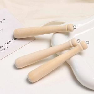 Tres colgantes de bate de béisbol de madera natural con anillos para llaveros caseros