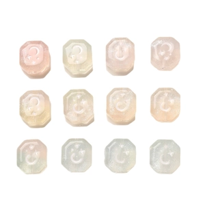 Cuentas octagonales de resina con purpurina y motivos de luna y estrellas en degradado