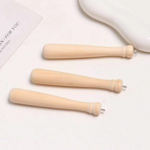 Set de tres mini bates de béisbol de madera con anillos metálicos para manualidades DIY