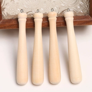 Set de cuatro mini bates de béisbol de madera natural con aros metálicos para manualidades