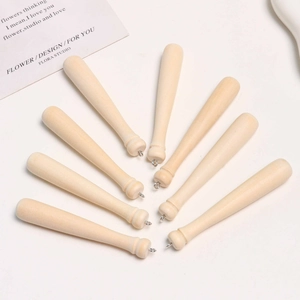 Lote de ocho mini colgantes de bate de béisbol de madera con anillos para manualidades DIY