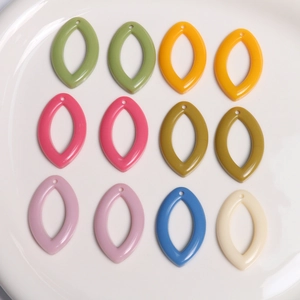 Lot de 12 breloques en résine colorée en forme de goutte pour boucles d'oreilles DIY