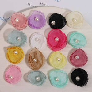 Bunte Organza-Blumen mit Perlenmitte für die DIY-Schmuckherstellung im Set