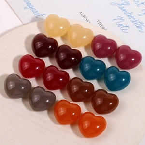 Breloques en résine cœur translucide de couleurs variées pour la création de bijoux DIY