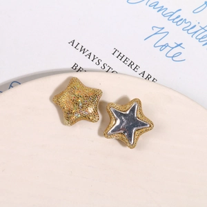 Détail de patchs scintillants en forme d'étoile pour pinces à cheveux et bijoux DIY