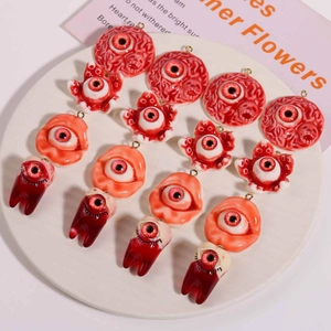 DIY Halloween demon eye pendants with resin teeth and realistic muscle textures