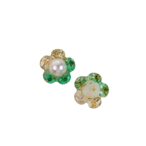 Blumenohrringe aus Harz mit Blattgold und waldgrünen Blütenblättern und Perlenmitte