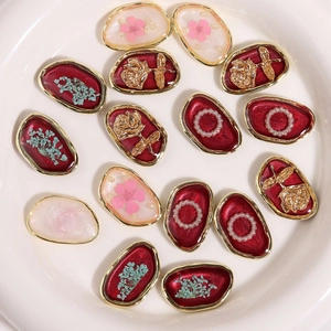 Ciondoli ovali vintage con fiori e resina con bordo dorato per creazione di gioielli
