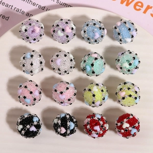 Bunte Zuckerperlen mit Herzmuster im 16er Set für DIY Schmuck und Kopfschmuck Zubehör
