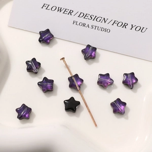Detalle de cuentas de vidrio en forma de estrella de 8mm para joyería DIY con brillo púrpura