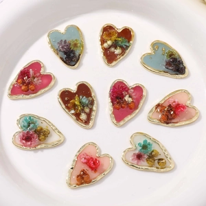 Pendentifs cœur en résine faits main avec fleurs séchées pour création de bijoux DIY