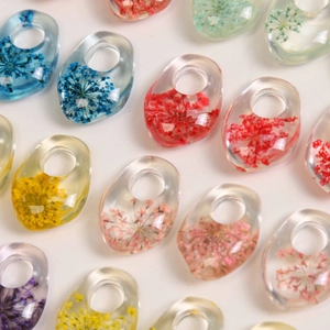 Transparent resin pendants with real dried flowers in irregular shapes for DIY jewelry