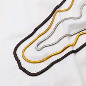 Collier Chaîne Serpent Plate en Acier Inoxydable Minimaliste Unisexe Chaîne en Chevrons Personnalisée Or Argent Or Rose Plaqué Bijoux de Mode
