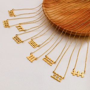 Set aus goldenen Edelstahl-Engelszahlketten von 111 bis 999 mit gotischen Anhängern