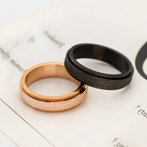 Minimalistische 6mm mattierte drehbare Titanstahlringe in Roségold und Schwarzoptik