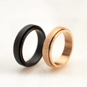 6mm matter Spinner-Ring in Schwarz und Roségold aus Edelstahl zur Stressbewältigung