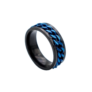 Anillo giratorio para hombre en negro mate con una cadena azul eléctrica insertada