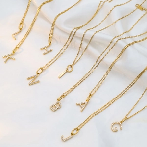 Stainless Steel Rhinestone 26 English Alphabet Letter Pendant Necklace Gold Plated Personalized Initial Choker Jewelry Women