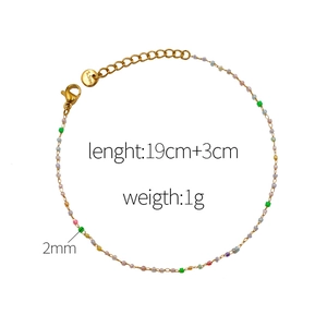 Set di collana e bracciale in acciaio al titanio dorato con perline tonde colorate