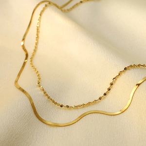 Collana a doppio strato in acciaio inossidabile 316 oro con catena a serpente e paillettes