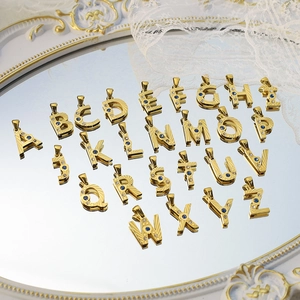 18K Vergoldeter Edelstahl Alphabet Initial Anhänger Mit Blauem Strass Retro Bohemian 26 Buchstaben Schmuckzubehör