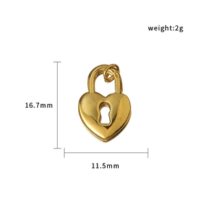 Detalle de dimensiones y peso del colgante de candado de corazón dorado de 16,7 mm
