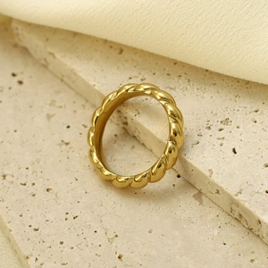 Minimalistische Franse stijl 316L roestvrijstalen gouden gedraaide croissant ring