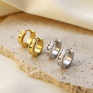 Minimalistische 304 Roestvrijstalen Oorbellen Voor Dames Heren Industriële Gestreept Textuur Huggie Oorbellen Goud Staal Kleur Sieraden
