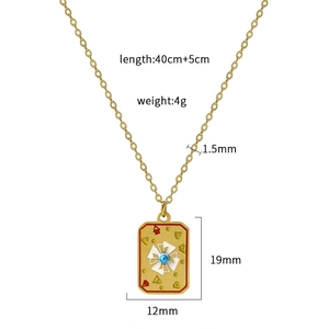 Collana con ciondolo tarocchi in smalto e acciaio inossidabile placcato oro con perla