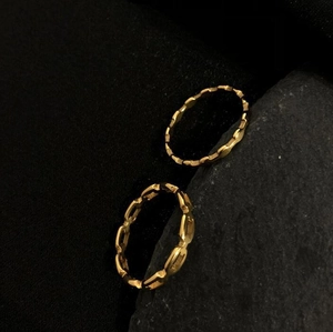 Geometric 18K gold plated titanium steel stackable rings with faceted chain link design
