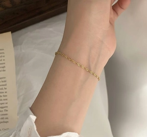 Elegant gold minimalist twisted rope chain bracelet worn on a female wrist for daily style