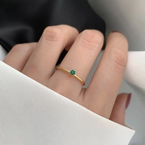 Minimalistischer 316L Edelstahl Ring Mit Schmalem Band Und Grünem Strass 18K Vergoldet Einfacher Modischer Smaragd-Stil Fingerring Für Damen