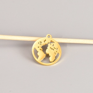 Pendentif circulaire en acier titane plaqué or 18 carats avec carte du monde ajourée