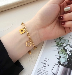 Fresh daisy and square charm gold chunky chain bracelet in 18k plated stainless steel