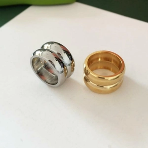 Minimalistische doppellagige Edelstahlringe in poliertem Gold- und Silberfinish