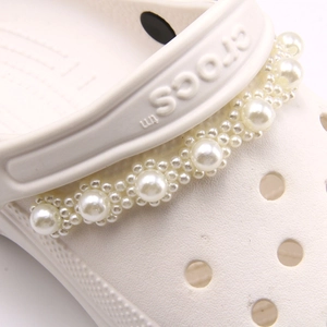 White clog shoes decorated with elegant wavy faux pearl chain accessories and beads
