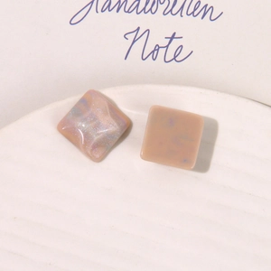 Square resin accessory with warm coffee marble texture and glitter on ceramic tray