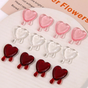 DIY Herzanhänger aus Harz in Pink und Burgund für handgefertigte Ohrringe und Schmuck