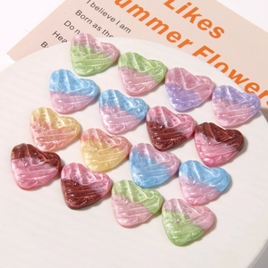 Sparkly resin heart charms with pearlescent marble texture for DIY hair accessories