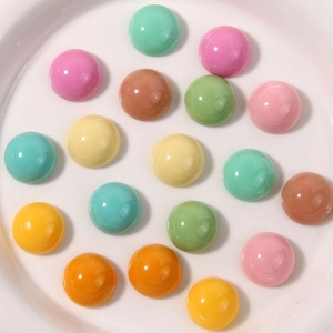 Cabochon rotondi in resina colorata per orecchini fai-da-te e progetti di gioielleria