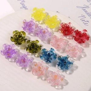Breloques roses en résine avec feuilles d'or en couleurs assorties translucides