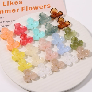 Dreiblättrige Acryl-Blütenanhänger mit Marmortextur für DIY Schmuck und Haarschmuck