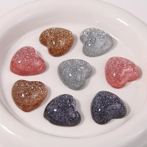Cabochons cœur en résine pailletée pour loisirs créatifs en plusieurs couleurs