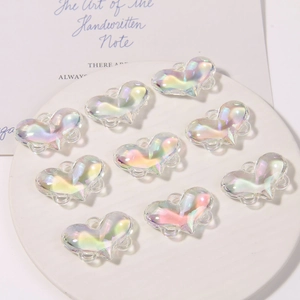 Ciondoli a cuore 3D trasparenti e perlati con riflessi arcobaleno per gioielli fai da te