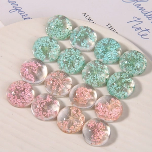Transparent round resin charms with pink and blue dried flowers for DIY jewelry making
