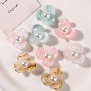 Floral acetate hair clips with pearl center in pastel marble finishes for women