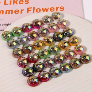 Cabochon colorati in resina con frammenti di conchiglia per creazione di gioielli