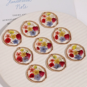 Set of 8 gold alloy pendants with real pressed flowers in colorful resin charms